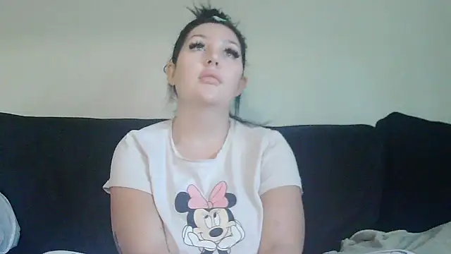 Snapshot of magical_mia chatting on October 24, 9:19 am magical mia online show from October 24, 9:19 am