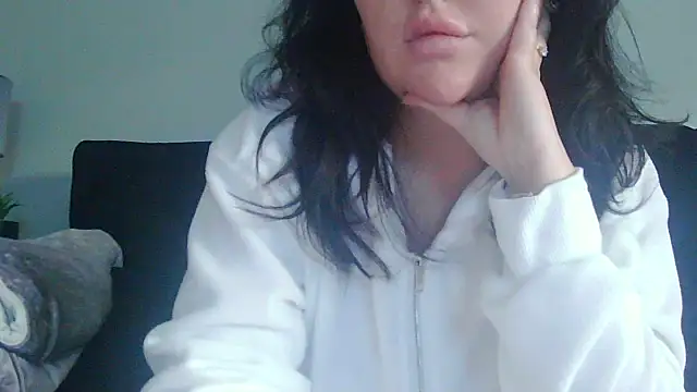 Snapshot of magical_mia chatting on November 10, 12:32 pm magical mia online show from November 10, 12:32 pm