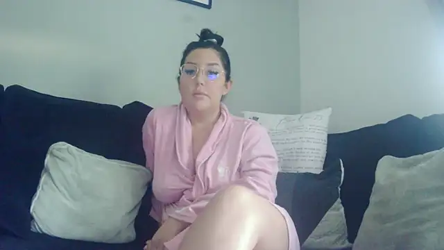 Snapshot of magical_mia chatting on October 14, 9:43 am magical mia online show from October 14, 9:43 am