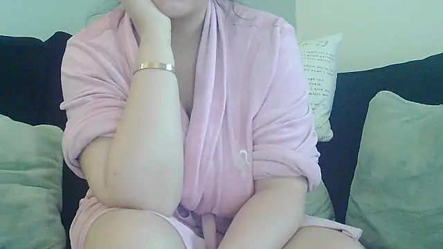 Snapshot of magical_mia chatting on October 13, 8:27 am magical mia online show from October 13, 8:27 am