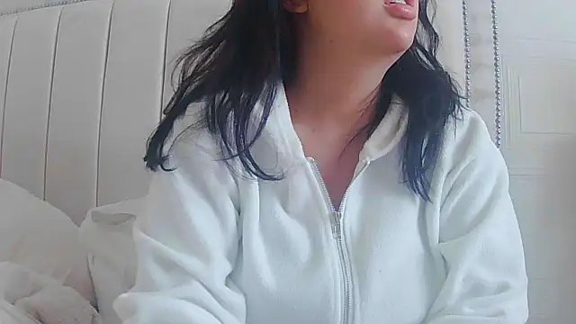 Snapshot of magical_mia chatting on November 17, 9:13 am magical mia online show from November 17, 9:13 am