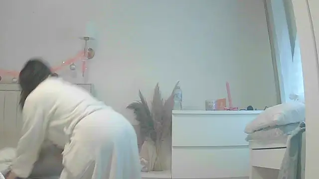 Snapshot of magical_mia chatting on December 23, 10:03 am magical mia online show from December 23, 10:03 am