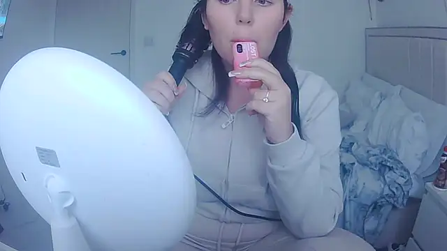 Snapshot of magical_mia chatting on January 7, 2:55 pm magical mia online show from January 7, 2:55 pm