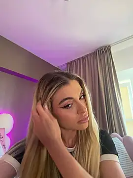 Snapshot of HaileyMadow chatting on June 11, 6:43 am HaileyMadow online show from June 11, 6:43 am
