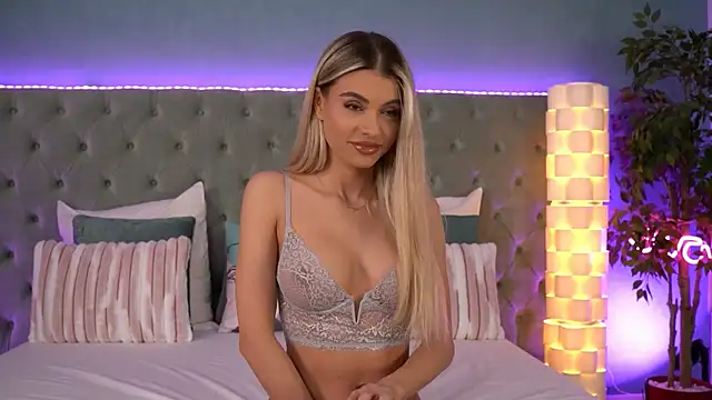 Snapshot of HaileyMadow chatting on November 18, 7:55 am HaileyMadow online show from November 18, 7:55 am