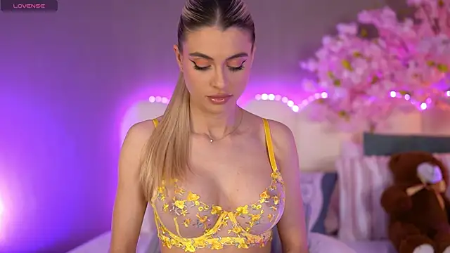 HaileyMadow online show from May 24, 7:08 am
