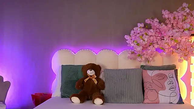 HaileyMadow online show from March 20, 8:26 am