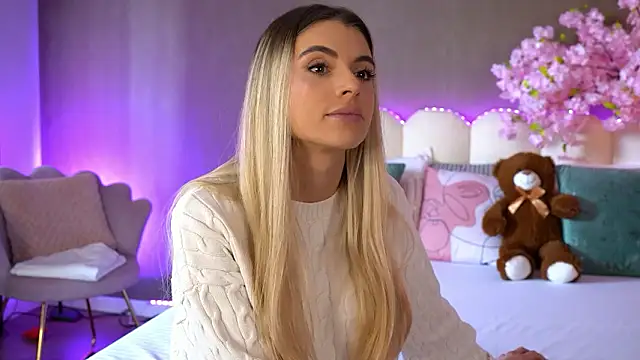 HaileyMadow online show from March 21, 8:04 am