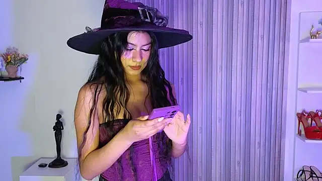 Snapshot of LissaWiild chatting on October 2, 8:23 pm LissaWiild online show from October 2, 8:23 pm