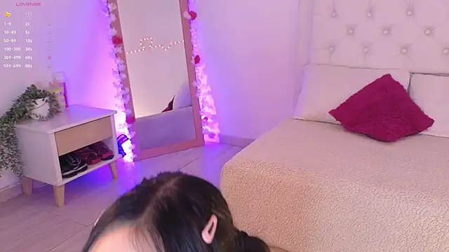 Snapshot of little_kawaiigirl_ chatting on May 2, 3:45 am little kawaiigirl online show from May 2, 3:45 am