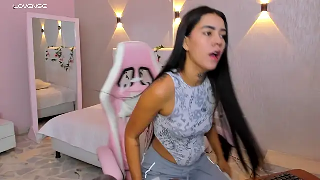 miagomezweb1 online show from February 8, 12:39 pm