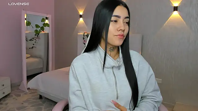 miagomezweb1 online show from March 8, 12:30 pm