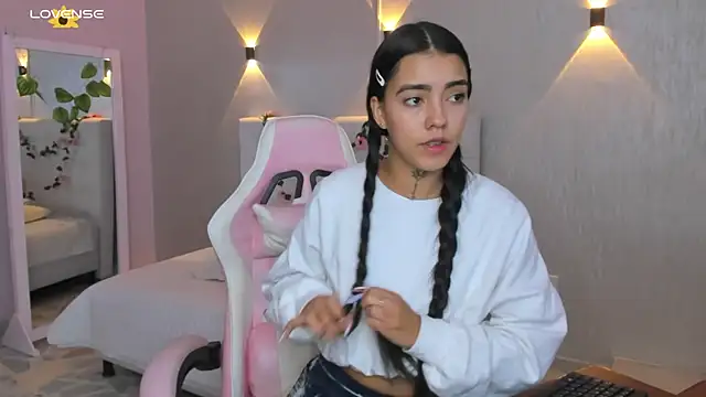 miagomezweb1 online show from March 14, 1:46 pm