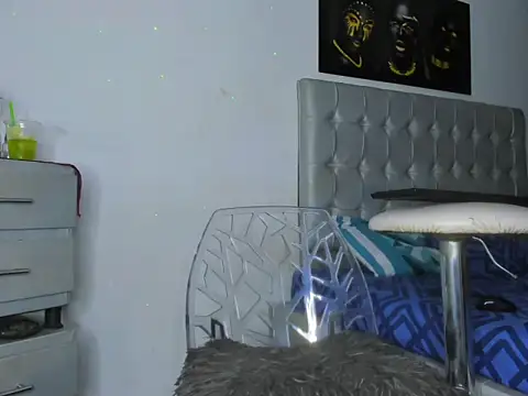 Snapshot of Kendall_Hotsexy_x chatting on October 1, 5:56 am Kendall Hotsexy x online show from October 1, 5:56 am