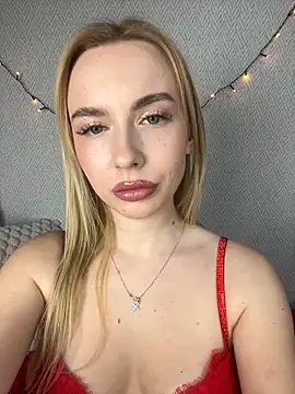 Snapshot of Nicole_blonde0 chatting on February 8, 10:08 pm Nicole blonde0 online show from February 8, 10:08 pm