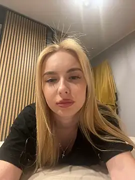 Snapshot of Nicole_blonde0 chatting on February 6, 9:06 pm Nicole blonde0 online show from February 6, 9:06 pm