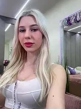 Snapshot of Yanna_miana chatting on October 17, 6:28 am Yanna miana online show from October 17, 6:28 am