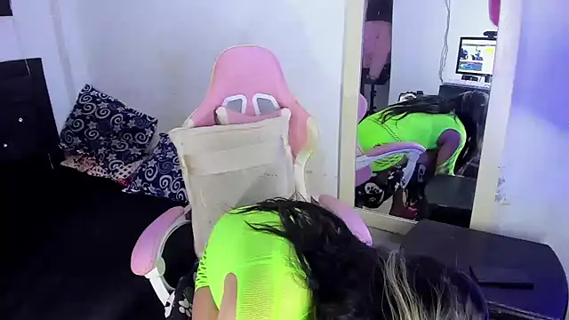 Snapshot of blonde_girl01 chatting on February 3, 7:52 pm blonde girl01 online show from February 3, 7:52 pm