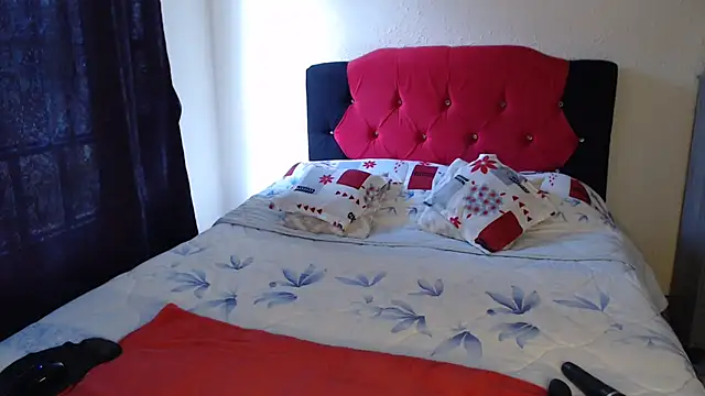 Crystal milkmature online show from April 4, 7:20 pm