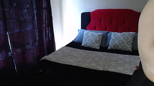 Snapshot of Crystal_milkmature chatting on December 16, 4:11 pm Crystal milkmature online show from December 16, 4:11 pm