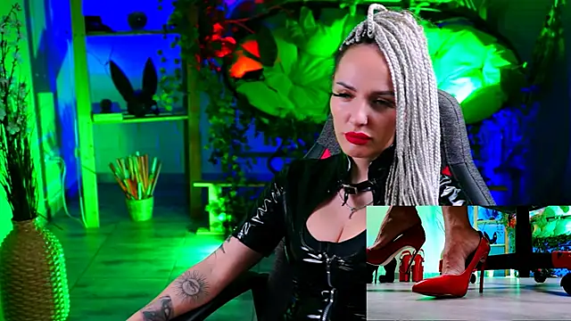 MonicaMaxwel online show from March 17, 2:45 pm