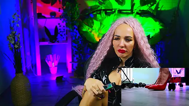 MonicaMaxwel online show from March 22, 5:52 pm