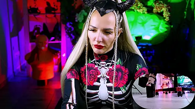 MonicaMaxwel online show from October 31, 11:51 am