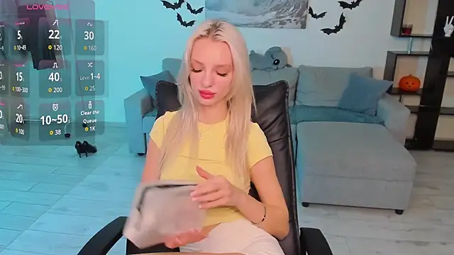 Snapshot of AleksaBlonde chatting on October 27, 11:55 am AleksaBlonde online show from October 27, 11:55 am