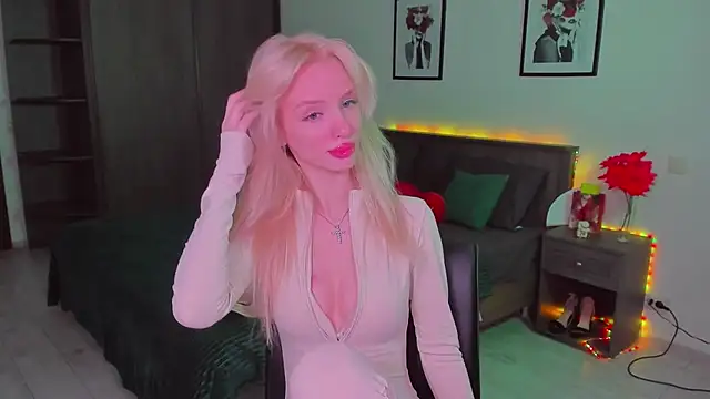 Snapshot of AleksaBlonde chatting on March 2, 2:15 pm AleksaBlonde online show from March 2, 2:15 pm