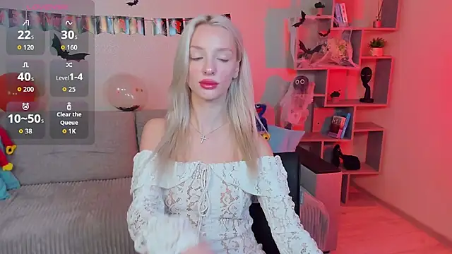 Snapshot of AleksaBlonde chatting on October 16, 11:29 am AleksaBlonde online show from October 16, 11:29 am