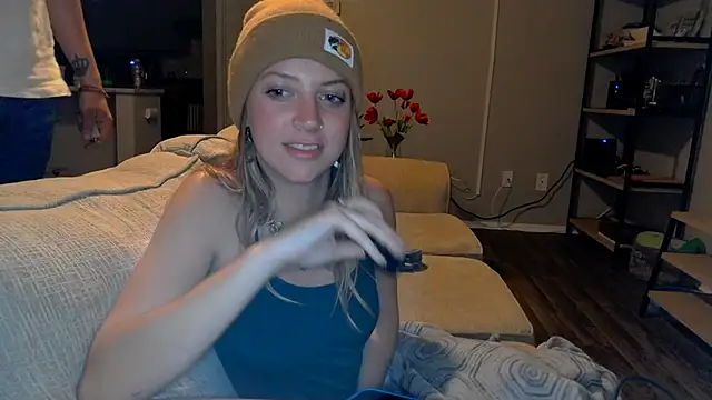 Snapshot of molly_witha_chance chatting on March 13, 5:33 am molly witha chance online show from March 13, 5:33 am