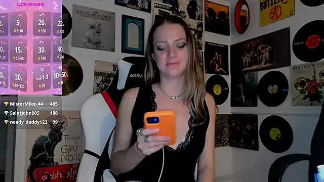 Snapshot of molly_witha_chance chatting on January 11, 6:24 am molly witha chance online show from January 11, 6:24 am