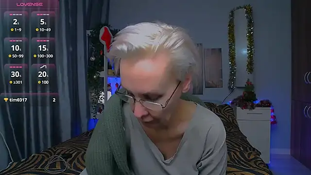 Snapshot of HelgaHimmell chatting on January 4, 9:31 pm HelgaHimmell online show from January 4, 9:31 pm