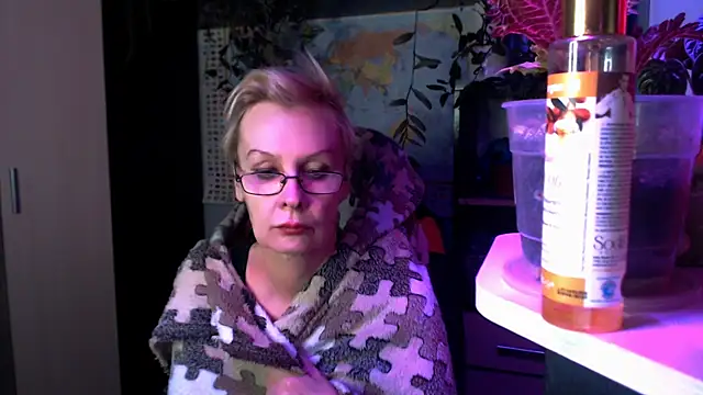 HelgaHimmell online show from April 8, 9:27 pm