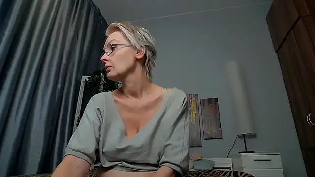 Snapshot of HelgaHimmell chatting on March 17, 4:08 am HelgaHimmell online show from March 17, 4:08 am