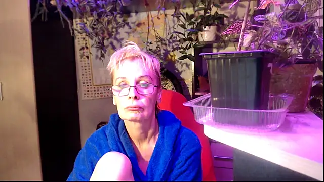 Snapshot of HelgaHimmell chatting on July 25, 8:48 pm HelgaHimmell online show from July 25, 8:48 pm