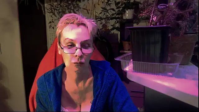 Snapshot of HelgaHimmell chatting on July 27, 5:53 pm HelgaHimmell online show from July 27, 5:53 pm