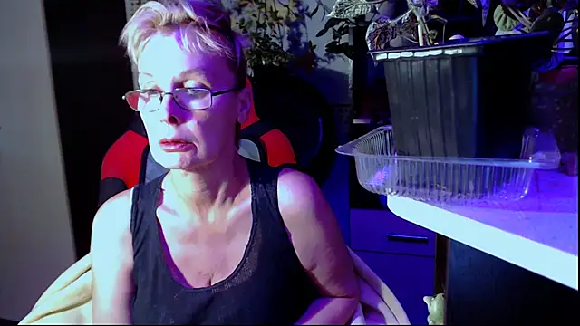 Snapshot of HelgaHimmell chatting on June 26, 6:58 pm HelgaHimmell online show from June 26, 6:58 pm
