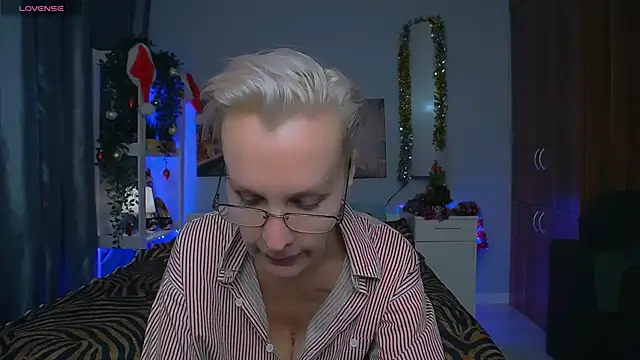 Snapshot of HelgaHimmell chatting on January 5, 11:12 pm HelgaHimmell online show from January 5, 11:12 pm
