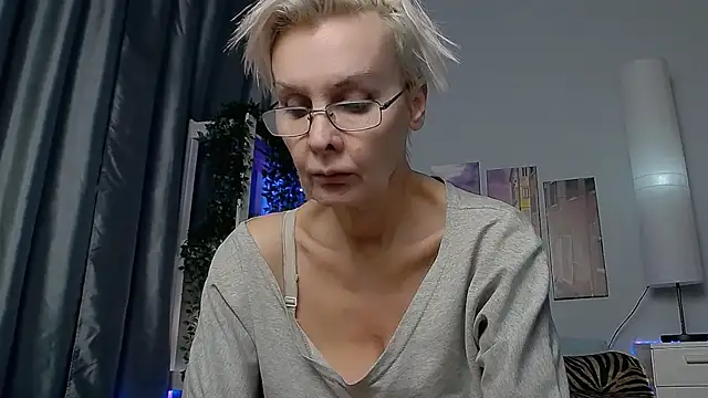 Snapshot of HelgaHimmell chatting on January 21, 3:26 am HelgaHimmell online show from January 21, 3:26 am