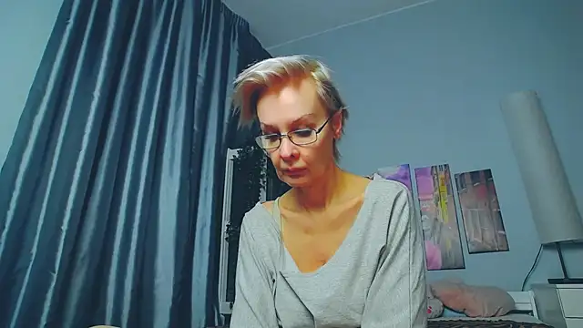 Snapshot of HelgaHimmell chatting on March 15, 10:00 pm HelgaHimmell online show from March 15, 10:00 pm