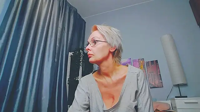 Snapshot of HelgaHimmell chatting on March 13, 2:49 am HelgaHimmell online show from March 13, 2:49 am