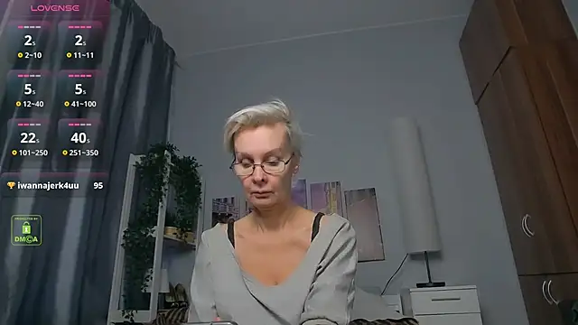 Snapshot of HelgaHimmell chatting on February 5, 6:45 am HelgaHimmell online show from February 5, 6:45 am