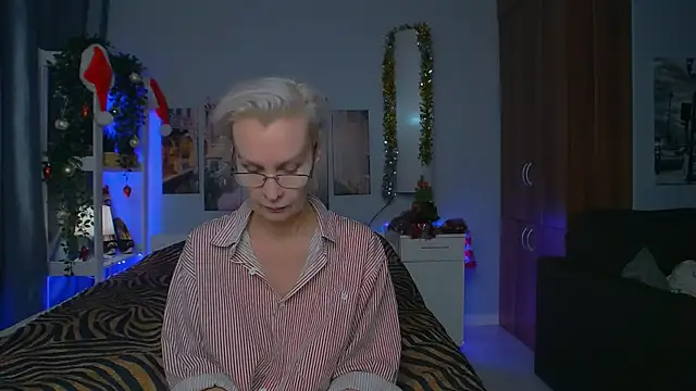 Snapshot of HelgaHimmell chatting on January 7, 11:14 pm HelgaHimmell online show from January 7, 11:14 pm