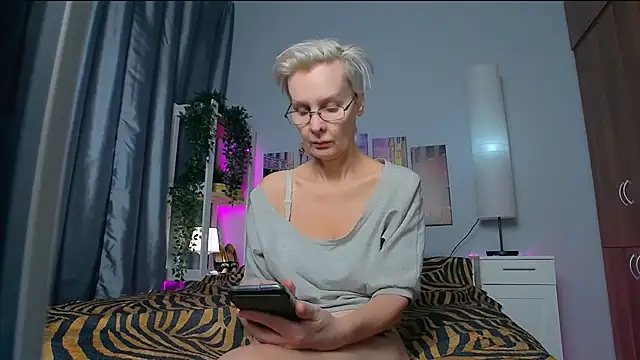 Snapshot of HelgaHimmell chatting on January 31, 3:52 am HelgaHimmell online show from January 31, 3:52 am