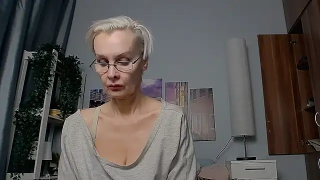 Snapshot of HelgaHimmell chatting on January 22, 1:42 am HelgaHimmell online show from January 22, 1:42 am