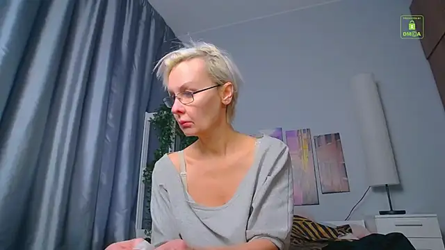 Snapshot of HelgaHimmell chatting on February 14, 9:55 am HelgaHimmell online show from February 14, 9:55 am