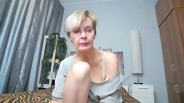 Snapshot of HelgaHimmell chatting on March 5, 9:59 pm HelgaHimmell online show from March 5, 9:59 pm