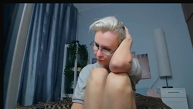 Snapshot of HelgaHimmell chatting on February 1, 6:54 am HelgaHimmell online show from February 1, 6:54 am