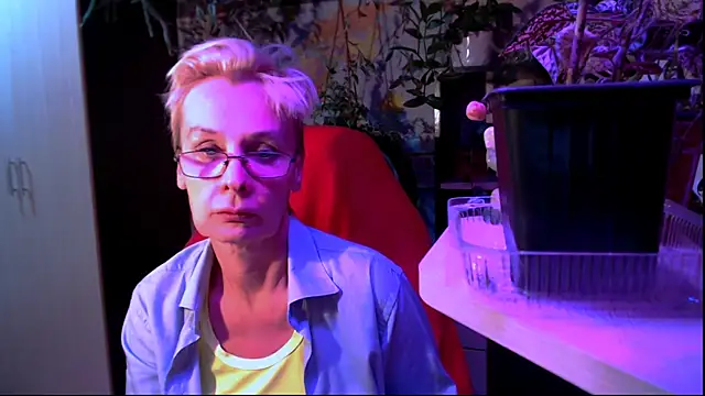 Snapshot of HelgaHimmell chatting on July 21, 8:21 pm HelgaHimmell online show from July 21, 8:21 pm